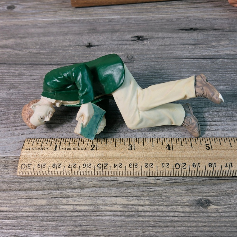 Victorian Shelf Sitter Figurines Resin Man Reading Woman Tea Set 2 Vintage Style - Picture 9 of 10